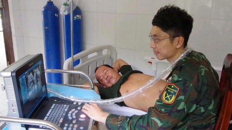 Đảo Trường Sa kịp thời cấp cứu ngư dân bị đau quặn thận
