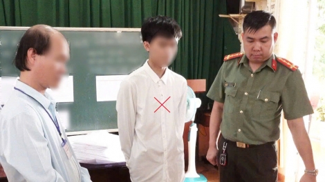 Công an Lâm Đồng khởi tố vụ thí sinh dùng camera truyền đề thi ra ngoài