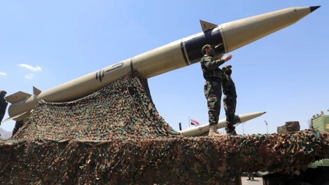 Iran phóng tên lửa dữ dội vào Israel; Houthi tuyên bố sẵn sàng tấn công tàu Mỹ