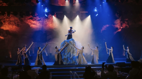 Lần đầu tiên ra mắt show nghệ thuật thực cảnh trong hang động tại Việt Nam
