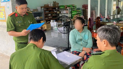 Cà Mau: Phát hiện 11 tấn phân bón và thuốc bảo vệ thực vật lậu