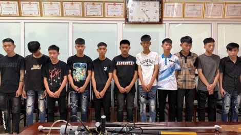 Xử lý nhóm thanh thiếu niên đăng tải TikTok video điều khiển xe máy mang hung khí tự chế 