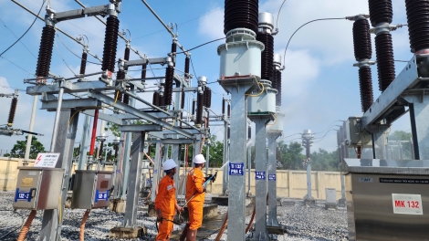 Nắng nóng đỉnh điểm, EVNNPC kêu gọi khách hàng tiết kiệm điện