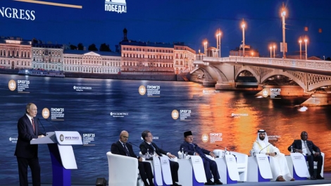 Tổng thống Nga Putin phát biểu tại phiên họp toàn thể Diễn đàn Kinh tế Quốc tế St.Petersburg