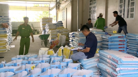 Bạc Liêu: Phát hiện hơn 37 tấn thức ăn tôm giả