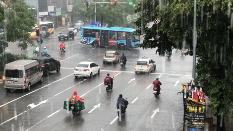 Thời tiết ngày 5/6: Miền Bắc oi nóng, Nam Bộ tiếp tục có mưa dông chiều tối