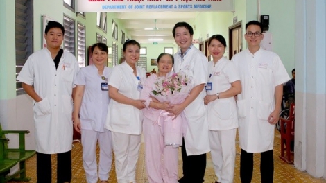 Bệnh viện Trung ương Huế thực hiện kỹ thuật chuyên sâu thay khớp háng và xương đùi 