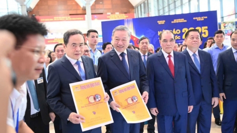 Tổng Bí thư tham quan Hội Báo toàn quốc và dự lễ kỷ niệm 100 năm Ngày Báo chí Cách mạng Việt  Nam