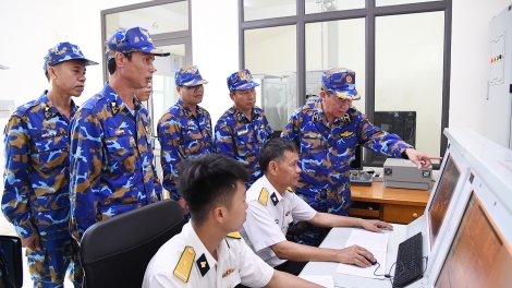 Quân chủng Hải quân kiểm tra công tác huấn luyện, sẵn sàng chiến đấu tại Vùng 5 Hải quân