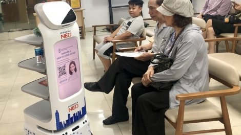 Phường Cửa Nam - phường đầu tiên ở Hà Nội đưa robot A.I hỗ trợ người dân làm thủ tục hành chính.