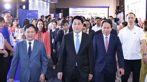 Thời sự 12h 16/7/2025: Chủ tịch nước dự khai mạc Kỳ họp thứ 3 Hội đồng Tư vấn Kinh doanh APEC