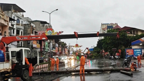 EVNNPC tập trung các giải pháp ứng phó với cơn bão số 3 (WIPHA) đảm bảo cung cấp điện 