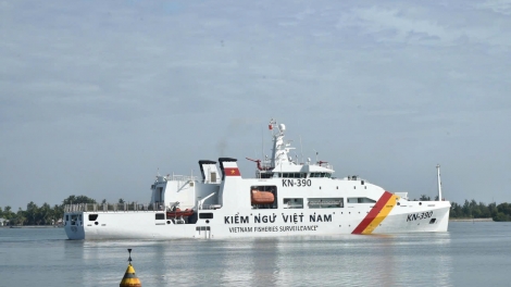 Tàu CSB 8002, tàu 390 lên đường thực hiện nhiệm vụ diễu binh, diễu hành trên biển