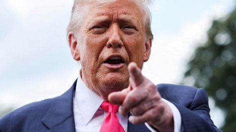 Tổng thống Donald Trump đưa ra loạt thông báo thuế quan mới, trong đó có chất bán dẫn và dược phẩm