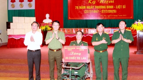 Bộ trưởng Bộ Công an Lương Tam Quang thăm Trung tâm điều dưỡng người có công tỉnh Phú Thọ