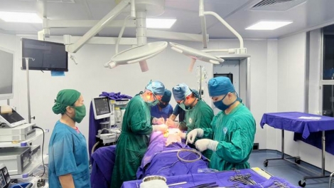 Bác sĩ tuyến đảo xuyên đêm giành sự sống cho bệnh nhân sốc đa chấn thương