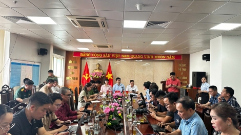 Vụ lật tàu trên Vịnh Hạ Long: 35 nạn nhân đã được bàn giao, tiếp tục tìm kiếm người mất tích