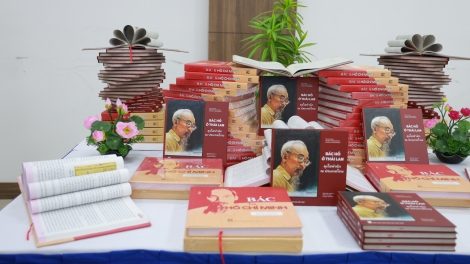 Ra mắt hai cuốn sách: Bác là Hồ Chí Minh và Bác Hồ ở Thái Lan