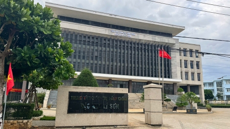Người dân Quảng Ngãi yên tâm khi mô hình phường mới giải quyết thủ tục nhanh, cán bộ nhiệt tình