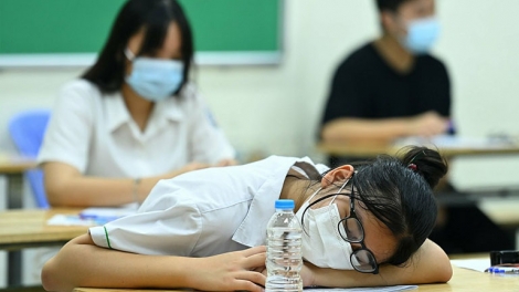 Kỳ thi, điểm số – gánh kỳ vọng, gồng áp lực