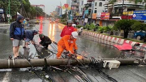 Vẫn còn 29.934 khách hàng miền Bắc đang mất điện do ảnh hưởng giông lốc