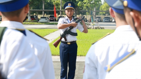 Xây dựng đội ngũ cán bộ Cảnh sát biển “vừa hồng, vừa chuyên” trong huấn luyện điều lệnh