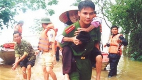 Công an nhân dân Việt Nam sáng mãi tinh thần “Vì nước quên thân, vì dân phục vụ”