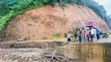 Mưa lũ gây sạt lở, chia cắt giao thông tại nhiều xã vùng cao Điện Biên