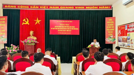 Bộ Tư lệnh Vùng Cảnh sát biển 1 bồi dưỡng tiếng Anh chuyên ngành cho Hải đội 102