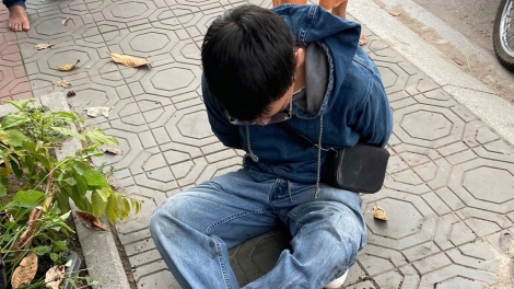 Cướp vàng giữa ban ngày, nam thanh niên bị bắt giữ cùng tang vật