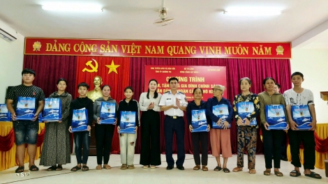 Vùng Cảnh sát biển 1 tuyên truyền an ninh biển, đảo tại xã Tuyên Lâm, Quảng Trị