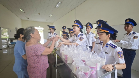 Chương trình "Nồi cháo chiến sĩ"- Lan tỏa yêu thương đến những người bệnh