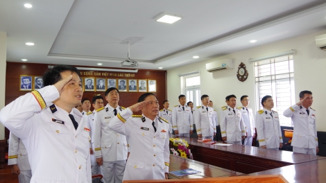 Trang trọng lễ trao Huy hiệu 30 năm tuổi Đảng tại Vùng 2 Hải quân