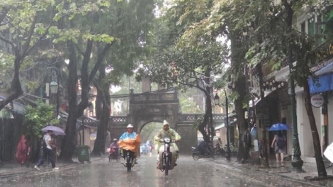 Thời tiết ngày 17/8/2025: Miền Bắc, Hà Nội tiếp tục mưa dông