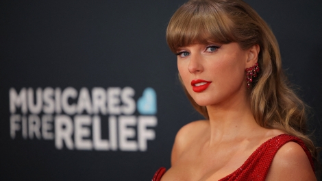 Taylor Swift chính thức công bố hình ảnh album Showgirl