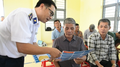 Vùng Cảnh sát biển 2 đồng hành với ngư dân và đồng bào dân tộc, tôn giáo tỉnh Quảng Ngãi