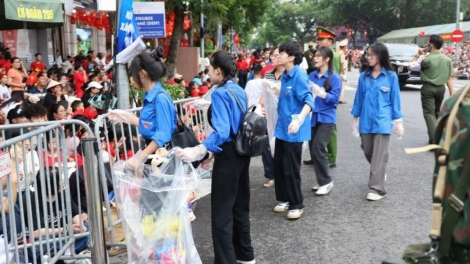 Dọn rác sau tổng hợp luyện: Hành động nhỏ, ý nghĩa lớn