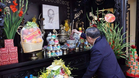 Thời sự 18h 31/8/2025: Tổng Bí thư Tô Lâm dâng hương tưởng niệm Chủ tịch Hồ Chí Minh