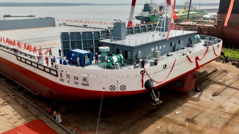 Trung Quốc hạ thủy tàu thu hồi tên lửa đầu tiên