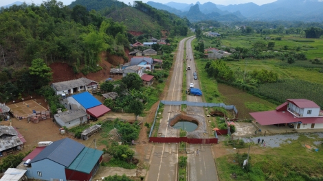  Khẩn trương lấp “hố tử thần” tại xã Na Rì, tỉnh Thái Nguyên