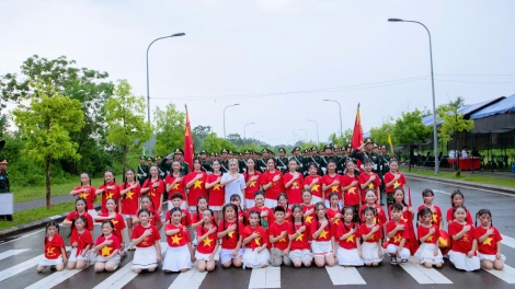 "Những giai điệu tự hào" giữa mưa thao trường Hòa Lạc