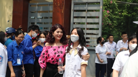 Giảm áp lực thi cử: Đừng nói hay, hãy hành động ngay
