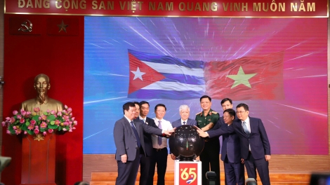 Đồng chí Đỗ Văn Chiến dự Lễ phát động cấp quốc gia Chương trình vận động ủng hộ nhân dân Cuba