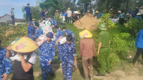  Vùng Cảnh sát biển 1 nỗ lực giúp dân phòng chống bão số 5 (Kajiki)