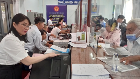 Khánh Hòa: Cán bộ tự nguyện xin nghỉ để trẻ hóa đội ngũ cán bộ, công chức