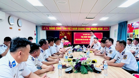 Tuổi trẻ Tàu CSB 8004: “Phất cao cờ hồng tháng Tám”, quyết tâm thực hiện tốt nhiệm vụ A80