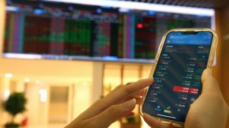 Dòng tiền mạnh dẫn dắt, VN-Index vượt mốc 1.600 điểm phiên chiều qua