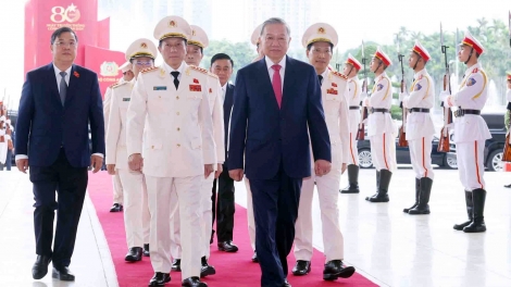 Thời sự 18h 17/8/2025:  Mỗi cán bộ, chiến sĩ phải thấm nhuần quan điểm "nhân dân là gốc"