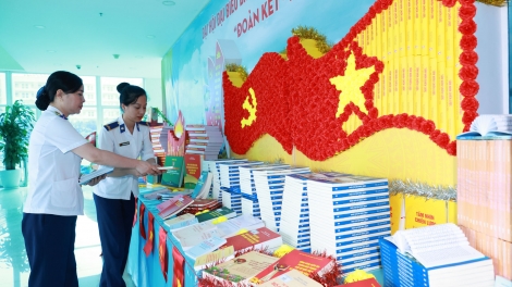 "Phất cao cờ hồng tháng Tám"– Sẵn sàng cho Đại hội Đảng bộ Cảnh sát biển lần thứ VI