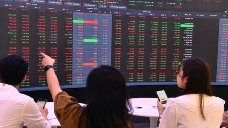 Thị trường chứng khoán, VN-Index đạt “đỉnh” mới, lên 1.688 điểm